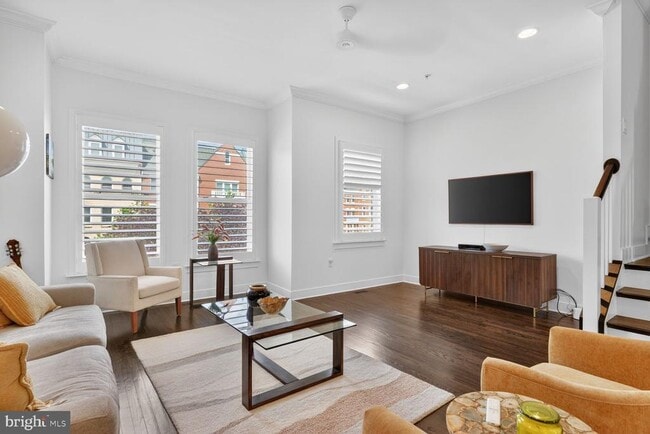 Photo - 619 E Custis Ave