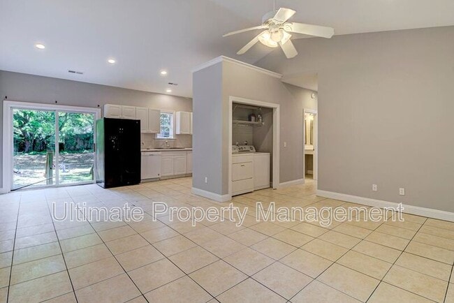 Photo - 220 Rose Ave