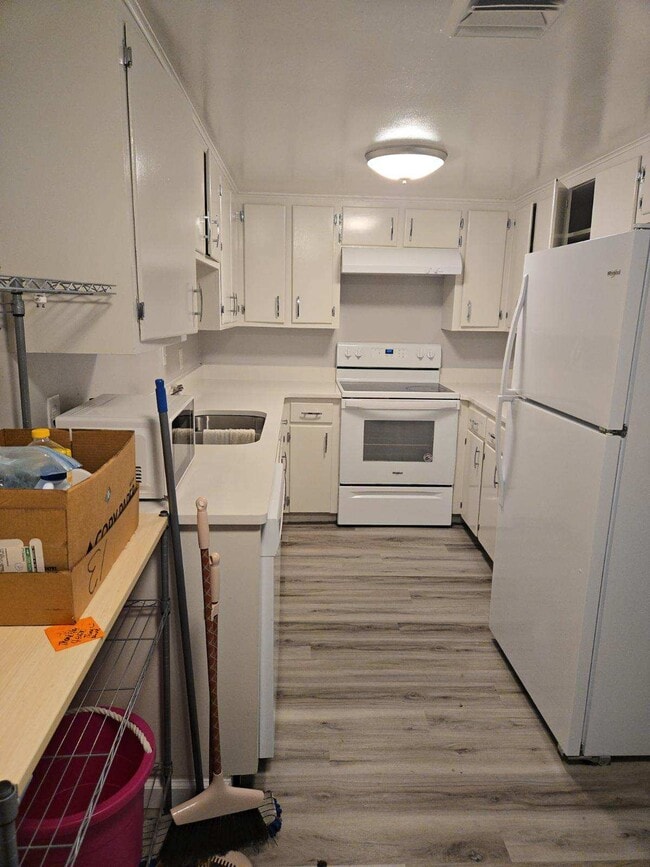 Kitchen - 2915 Bayview Blvd Unit 2 Second Floor Floor