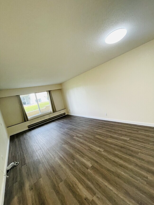 Living Room - Pinegrove Apartments