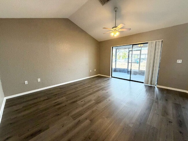 Photo - 4014 Jason Rd