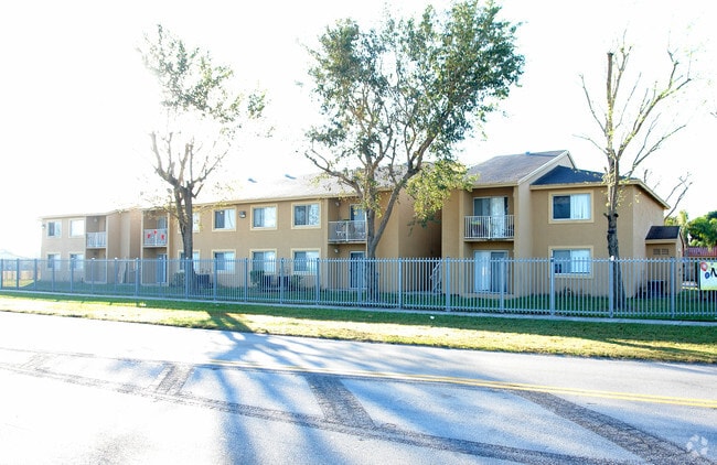 Photo - Southpoint Crossing (FL)