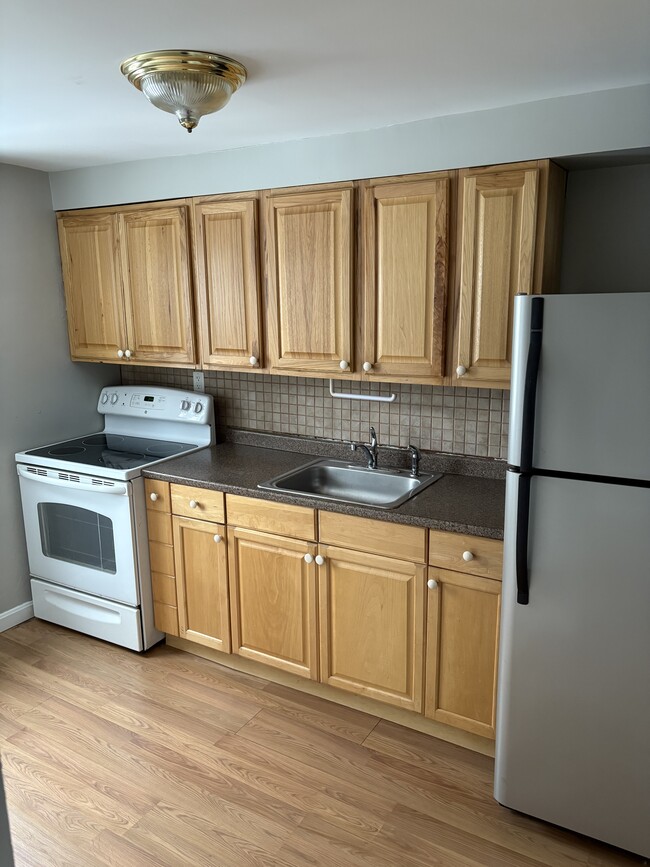 Kitchen - 3937 Meadowbrook Blvd Townhome
