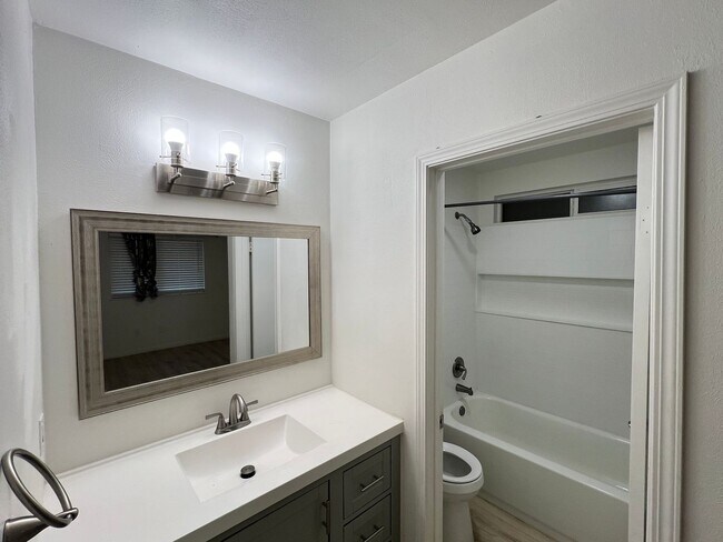 Photo - Large 4bd /2.75 Ba with a fenced front yard