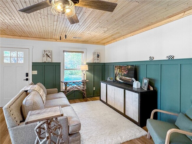 Photo - 920 State Rd S-37-128