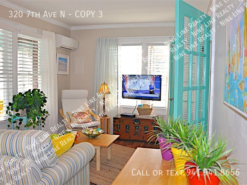 Photo - 320 7th Ave N