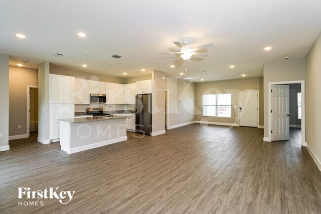 Photo - 525 Garbelmann St