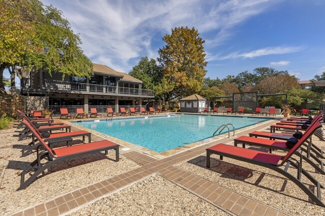 Building Photo - Las Colinas Heights Rental