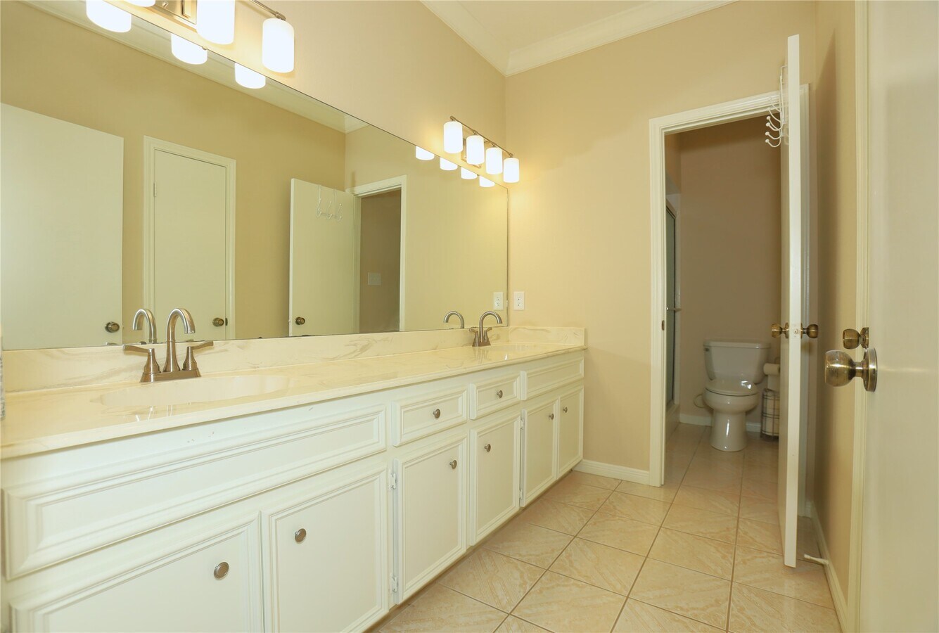 Photo - 107 Manor Pl