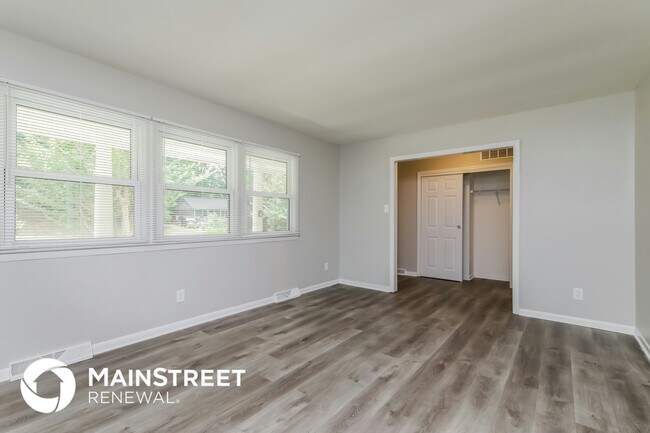 Photo - 332 Foxcroft Dr