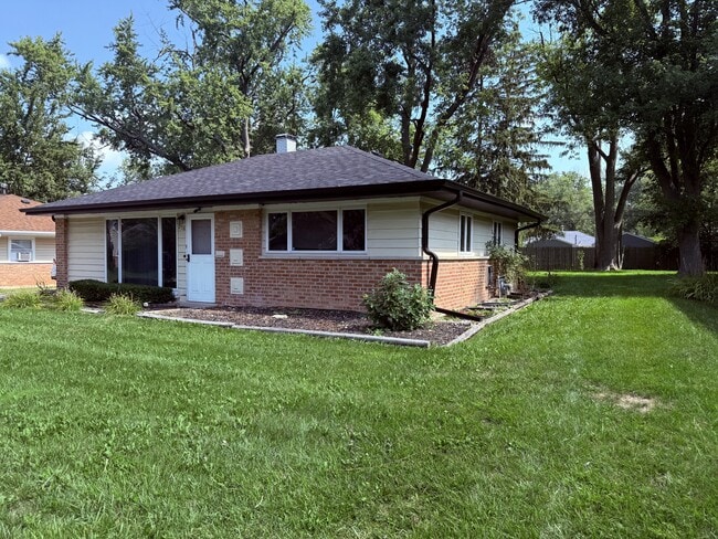 Building Photo - 258 Miami St Rental