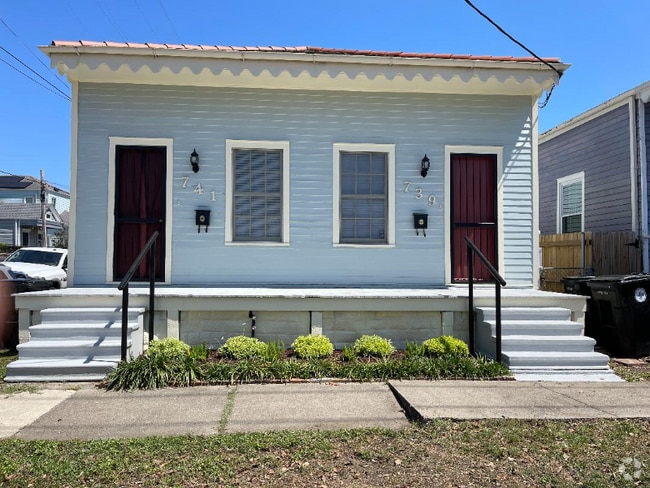 Building Photo - 739 Valence St Rental