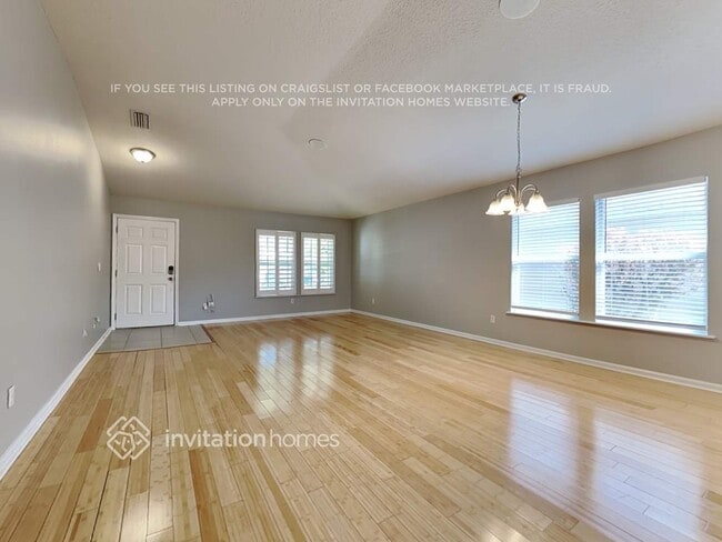 Photo - 650 MacKenzie Cir