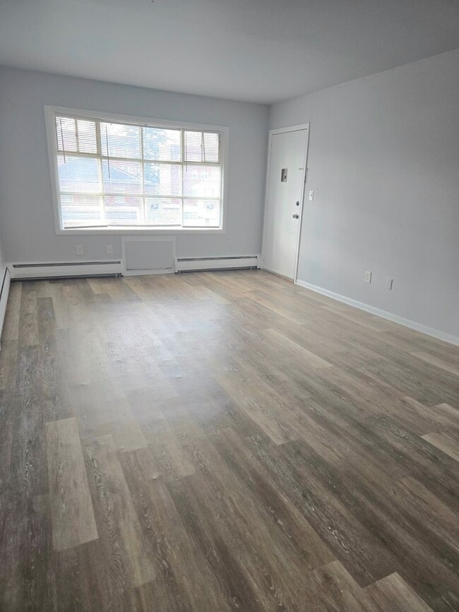 Photo - Large 2 bedroom, 1 bathroom Unit 1035-B