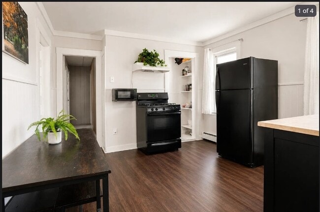 Building Photo - 24 Tracey St Unit #2