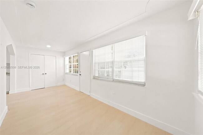 Photo - 119 NE 56th St Unit 3