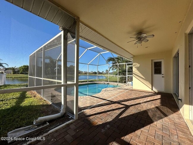 Photo - 565 Limerick Dr