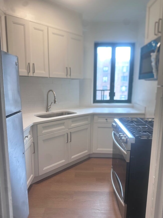 1641 Metropolitan Ave