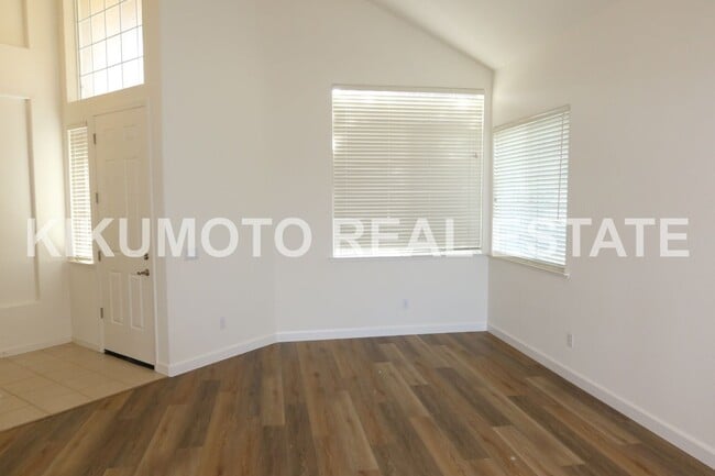 Photo - Lakefront 4 bedroom, 3 bath, 3 car  in the Lakeside Community