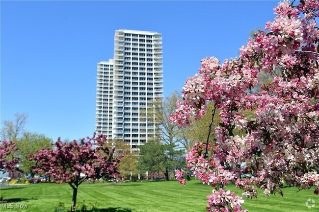 Building Photo - 12700 Lake Ave Unit 1609 Rental
