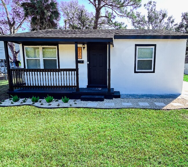 Photo - 720 East Harbor Dr S