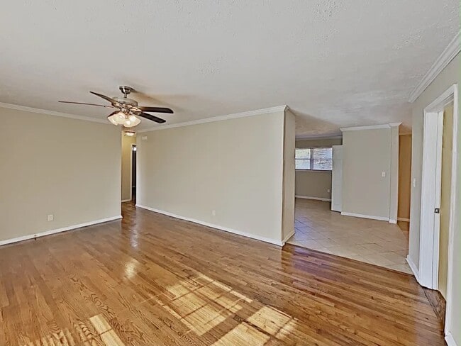 Photo - 227 Evergreen Dr SE