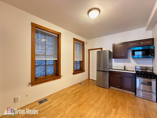 Photo - 1435 N Bosworth Ave Unit 1C