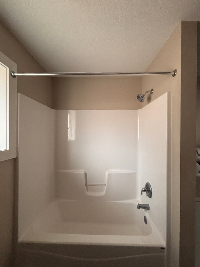 Photo - 84 Curtice St E Unit 84 Curtice St E