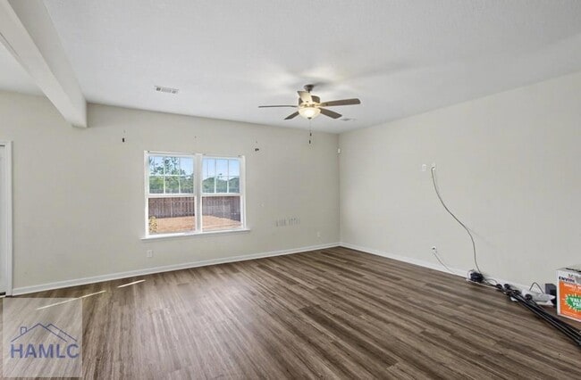 Photo - 121 Battalion Ln