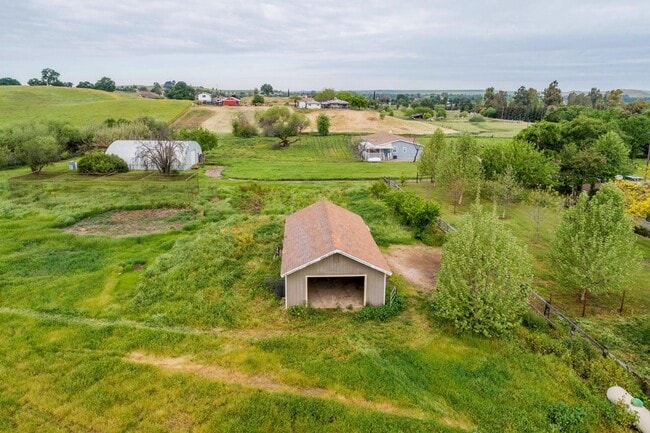 Photo - 1 Bedroom Cottage for Rent on shared 5 Acres