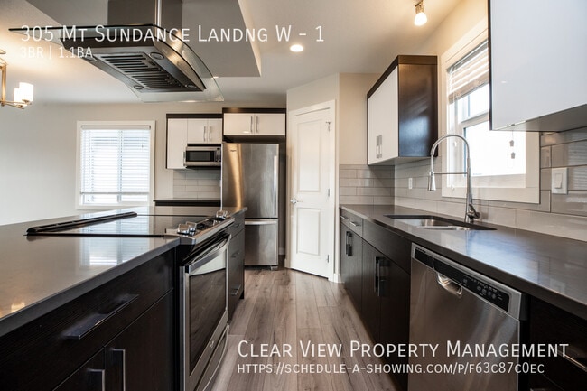 Photo - Modern and stylish three-bedroom townhouse!