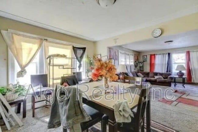 Building Photo - 2646 Dupont Ave N