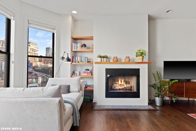 353 W Chicago Ave