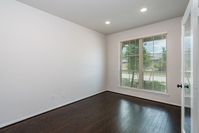 Building Photo - 15518 Lake Meridian Dr Rental