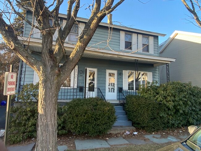 Building Photo - 305 N Everett Ave Unit 305