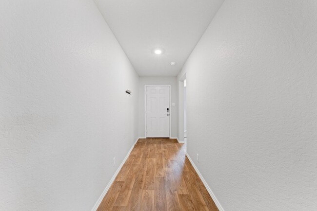 Bright 3-Bed Home with Garage, Fenced Yard, and Resort-Style Amenities in San Antonio
