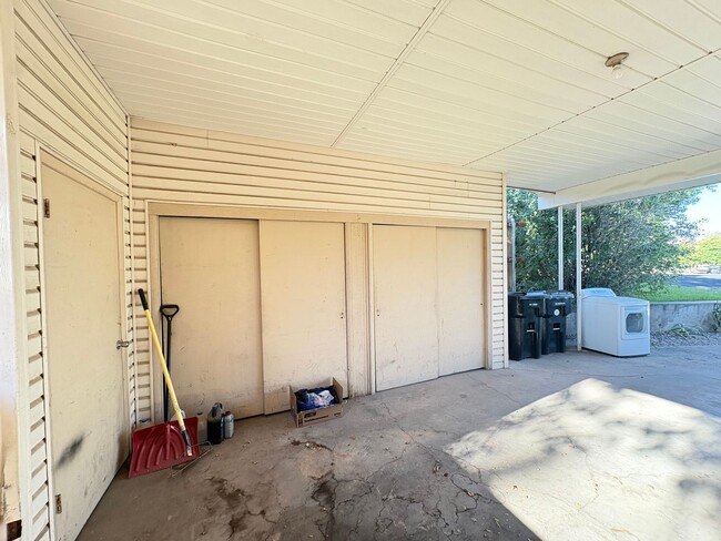 Photo - 437 Circleway Dr