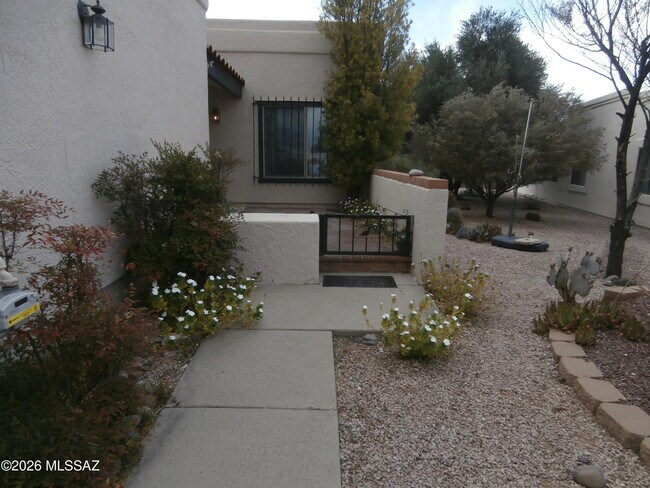 Photo - 870 W Calle de Emilia