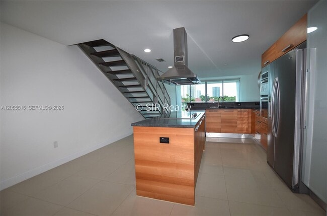 Building Photo - 2950 NE 188th St Unit 336
