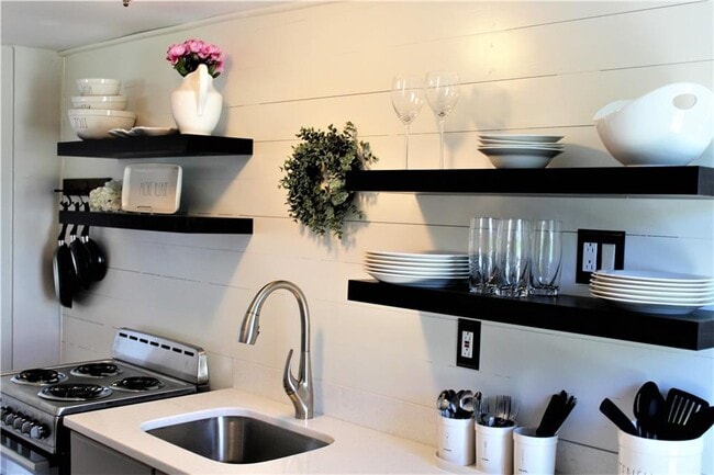 Building Photo - 283 Spring St