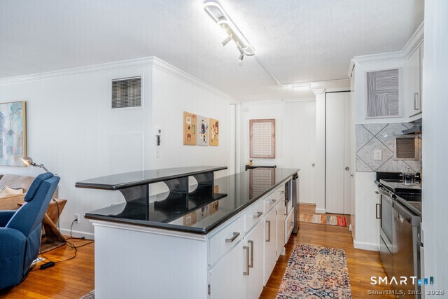 Building Photo - 1 Gold St Unit 3D