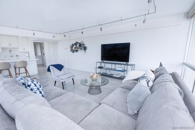 Photo - 1710 Avenida Del Mundo