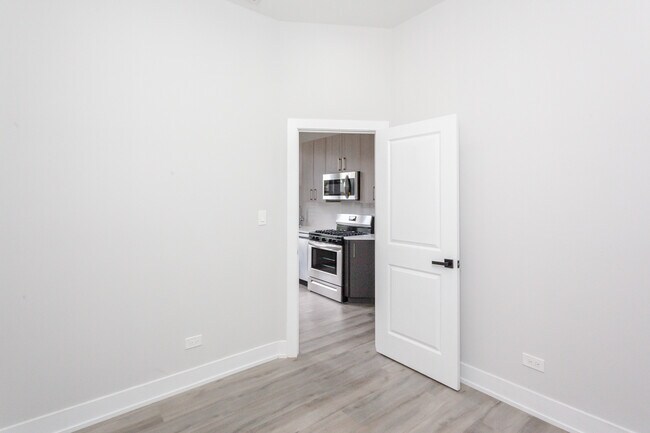 Photo - 818 W 18th St Unit 4M
