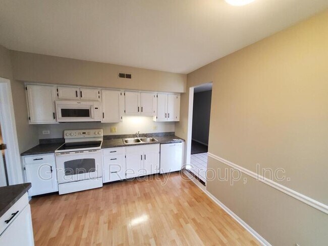 Photo - 1209 Chatham Ct