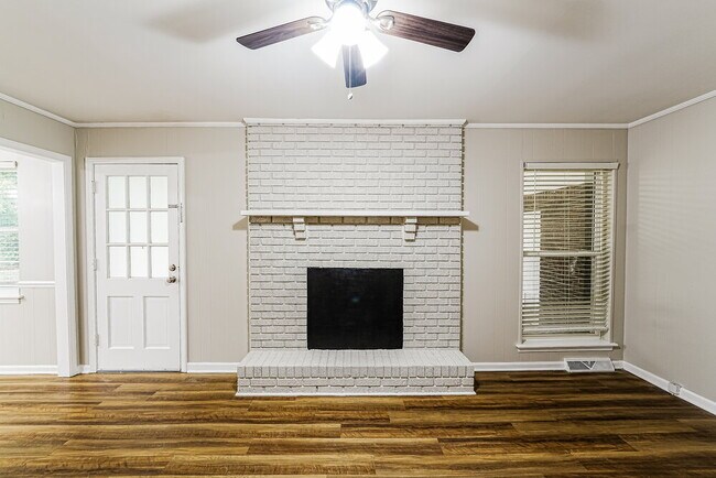 Photo - 1831 Mara Dr NE