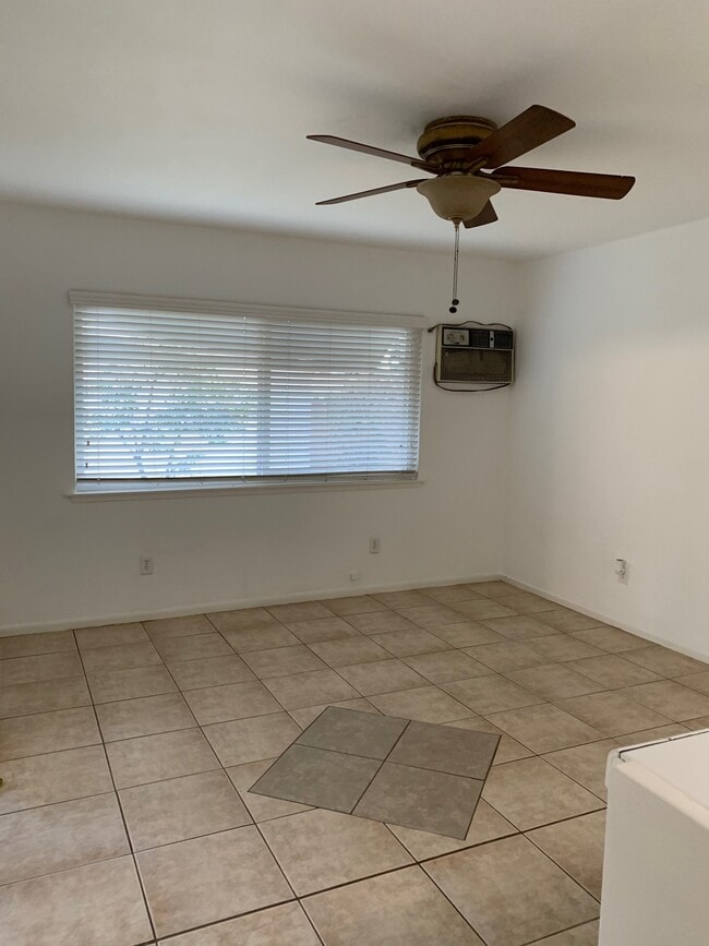 Family room - 16748 San Fernando Mission Blvd