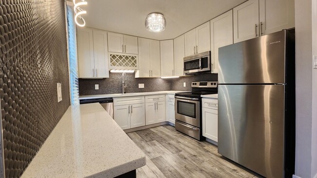 Building Photo - 7752 Kingsbury Blvd Unit 2 Rental