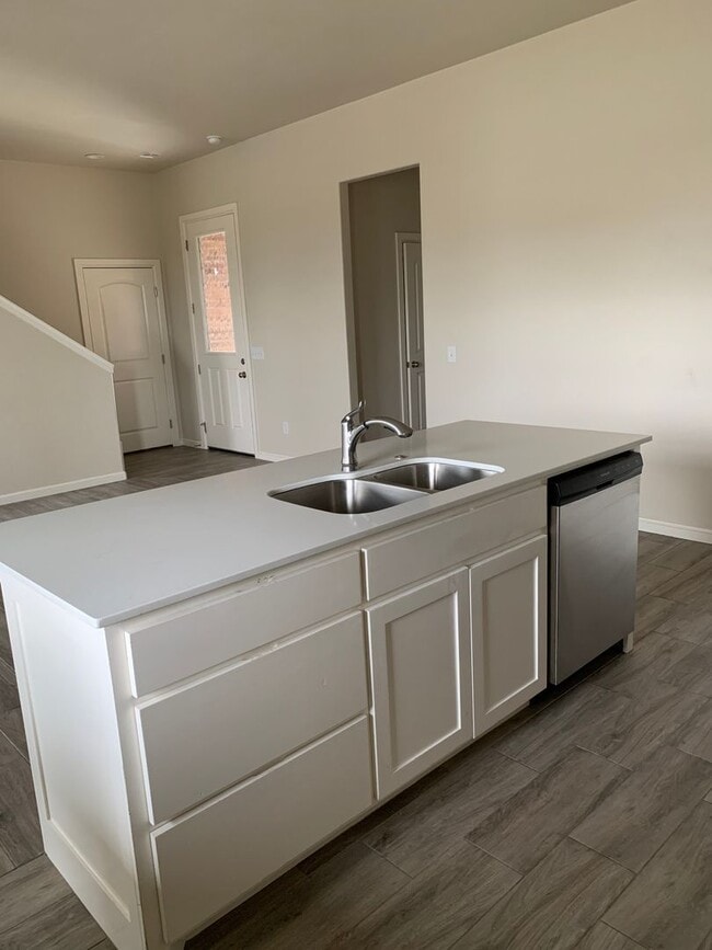 Photo - 3 bed, 2.5 bath home in the Enclave