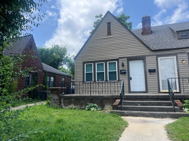 Building Photo - Charming 1 bed 1 bath 1930's bungalow in Midtown!