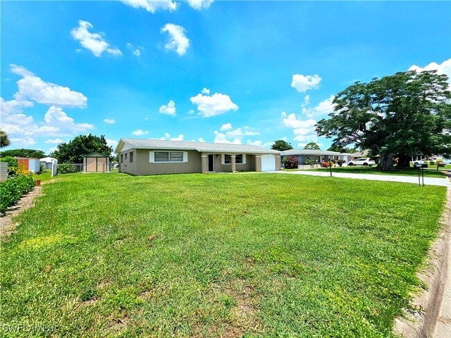 Building Photo - 211 S Lake Dr Rental